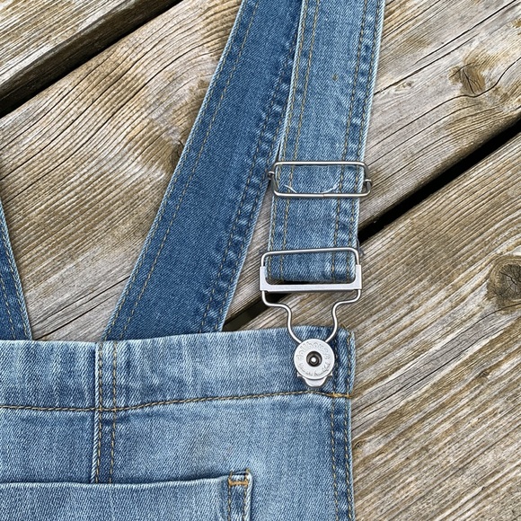 Dollhouse | Juniors' Jean short overalls - Picture 4 of 11